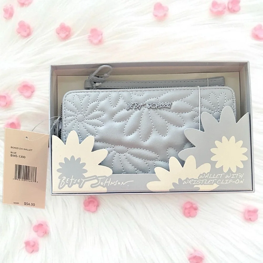 Betsey Johnson Light Blue Daisy Quilted Wallet Wristlet Clip-On NWT $54 Value
